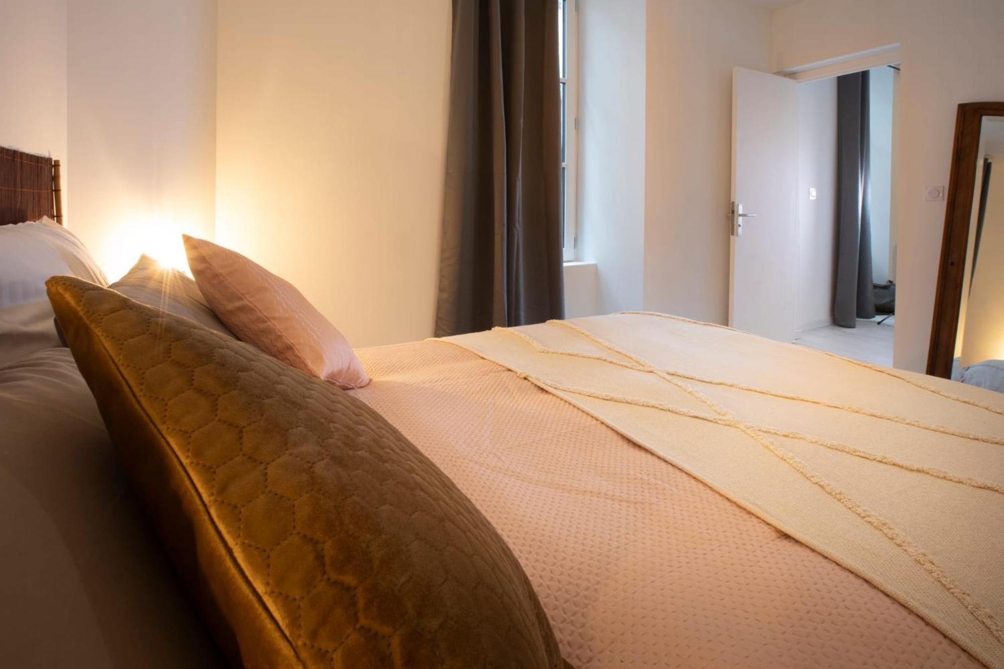 Le Nid 3 Etoiles Wifi, Netflix, Disney, Coeur De Bastide Villefranche-de-Rouergue Ngoại thất bức ảnh